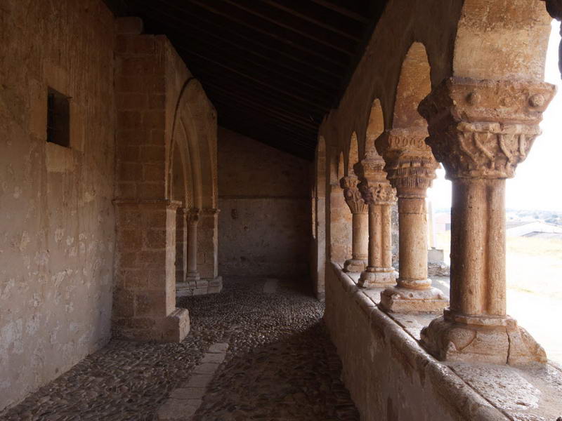 INTERIOR DE LA GALERÍA HACIA LEVANTE